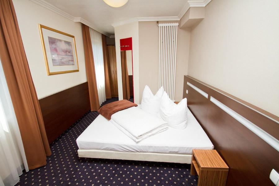 Hotel Tourist Frankfurt am Main Room photo